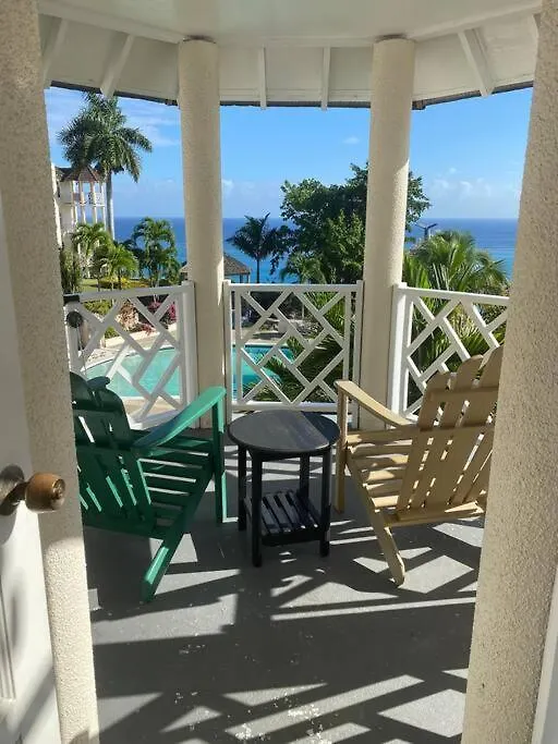 Coastal Beauty - Beautiful Penthouse Condo In Ocho Rios