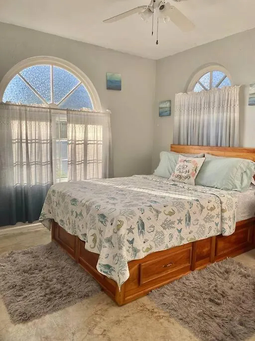 Coastal Beauty - Beautiful Penthouse Condo In Ocho Rios