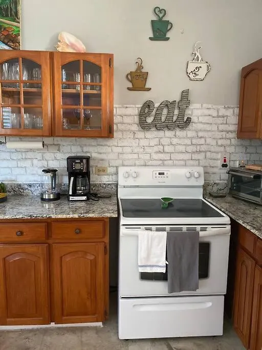 Coastal Beauty - Beautiful Penthouse Condo In Ocho Rios Apartament