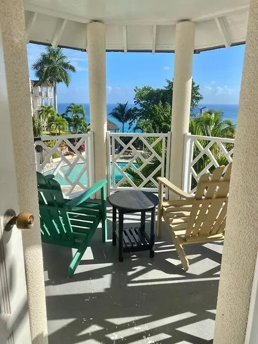 Coastal Beauty - Beautiful Penthouse Condo In Ocho Rios